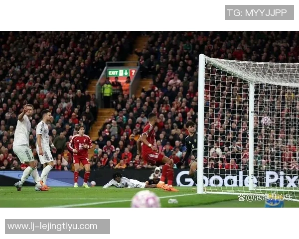 曼联主场失利引发积分混战四队同积18分三队紧随其后中游球队竞争激烈 曼联主场失利引发积分混战四队同积18分三队紧随其后中游球队竞争激烈