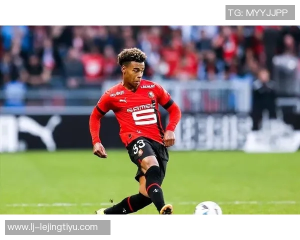 杜埃荣获2025年欧洲金童奖巴黎官方社媒发布祝贺海报 杜埃荣获2025年欧洲金童奖巴黎官方社媒发布祝贺海报