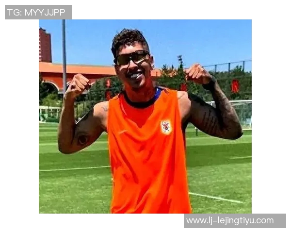 克雷桑身穿巴西9号球衣现场助威激情对决韩国队 克雷桑身穿巴西9号球衣现场助威激情对决韩国队