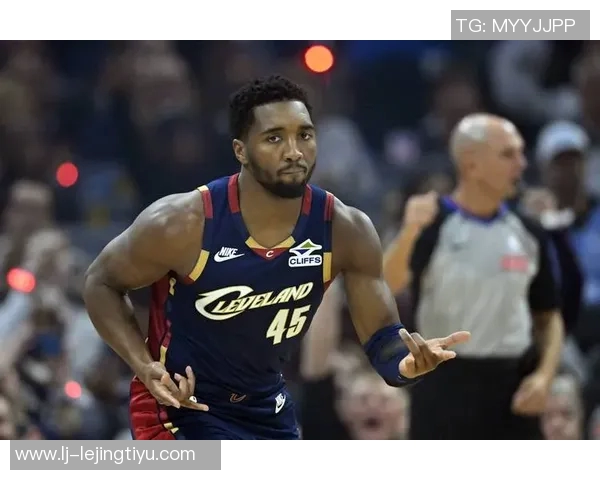 米切尔赞鲍尔赛场思维与詹姆斯相似强调球队所需的关键特质