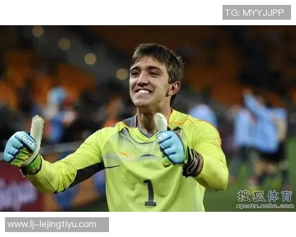 39岁乌拉圭门将穆斯莱拉重返南美助拉普拉塔大学生夺得阿甲冠军