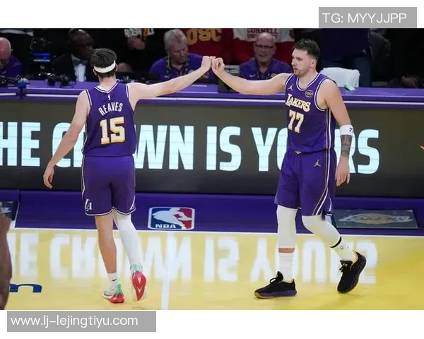 夸梅称赞詹姆斯队友实力质疑乔丹时代是否有双30分搭档