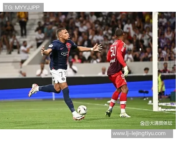 绝平巴黎伊桑与姆巴佩庆祝合影展现兄弟情深与奋斗历程